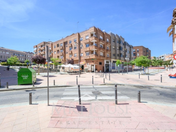 Calle de Padilla, 28100