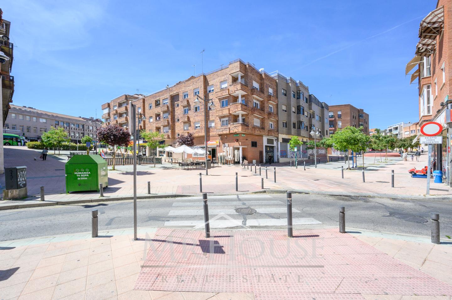 Calle de Padilla, 28100